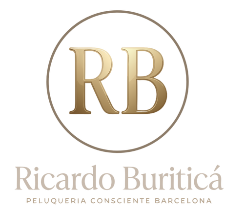 Letras R y B dentro del circulo del logo, y el nombre Ricardo Buriticá en color dorado por debajo del circulo.